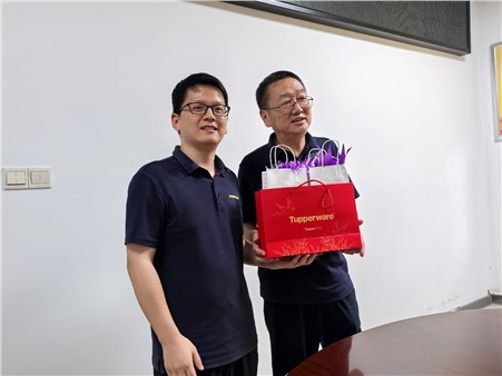 致敬韶华，感恩同行 